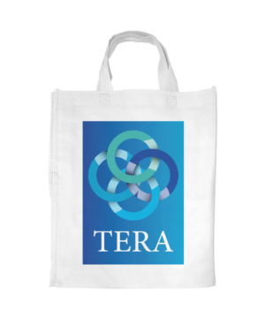 حقيبة بيضاء عليها شعار شركة تيرا